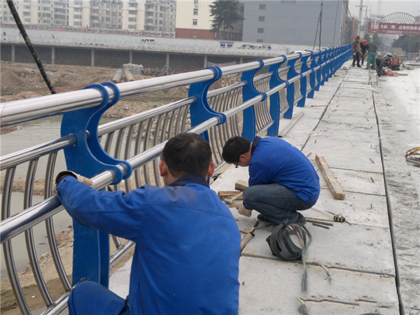 山南不锈钢河道护栏的特性及其在城市景观中的应用